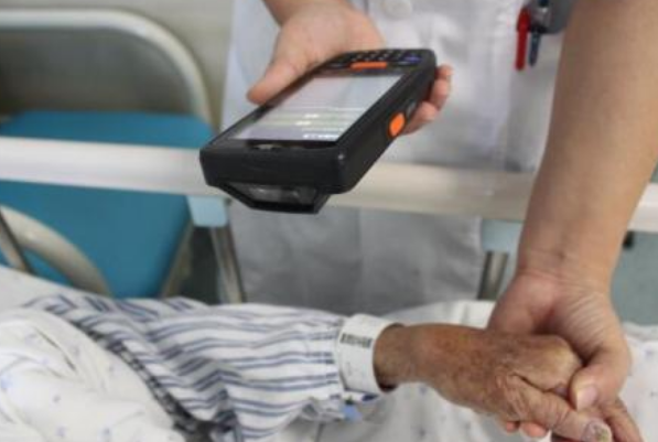 戰“疫”期間，醫用手持PDA可助醫護人員減輕壓力